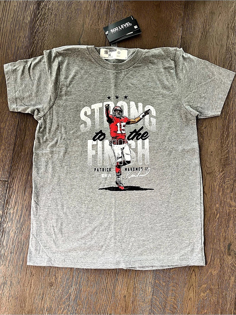 ❤️ NFL Patrick Mahomes Football Graphic Tee Boys Large NWT